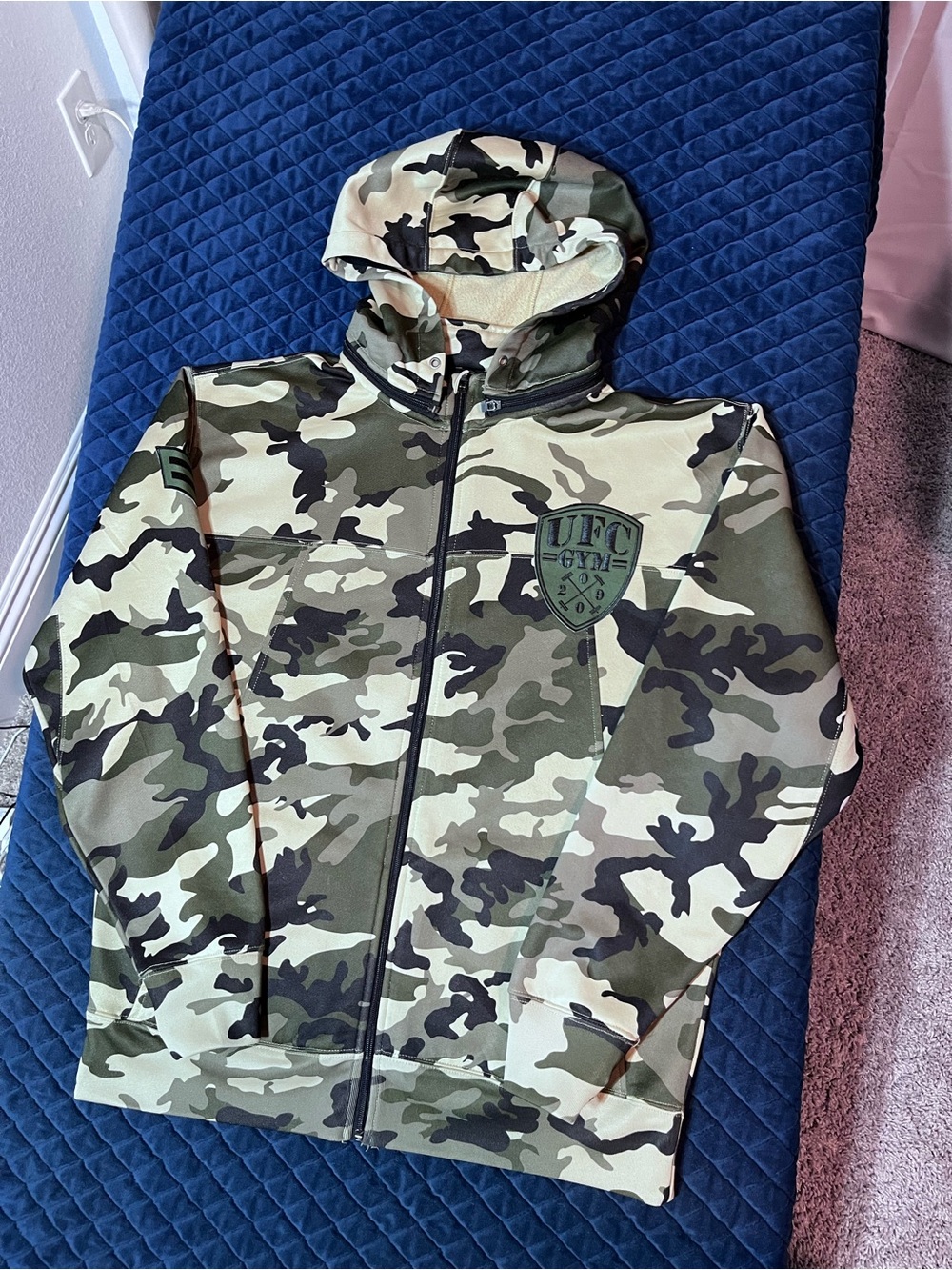 UFC Gym Men's Green Camo Full-Zip Hoodie - Detachable Hood into Collar - Size XL